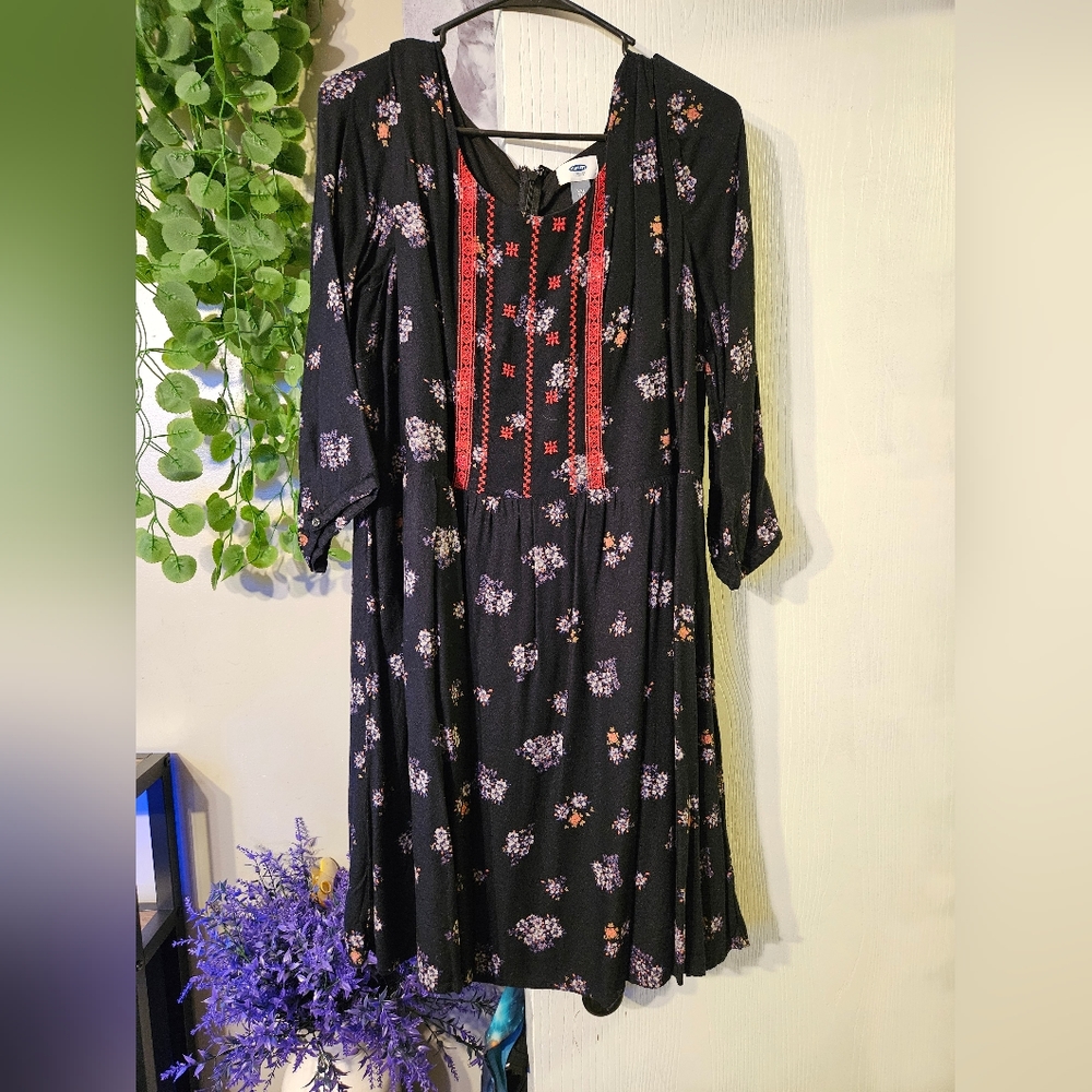 Old navy black and red dress size XXL